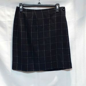 Loft Black&White plaid skirt. Size 8